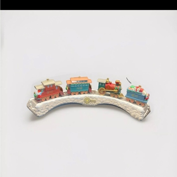 5 PC IN BOXES HALLMARK ORNAMENT TRAIN SET CLAUS & CO R.R. 1991 w Train Trestle - Picture 1 of 12